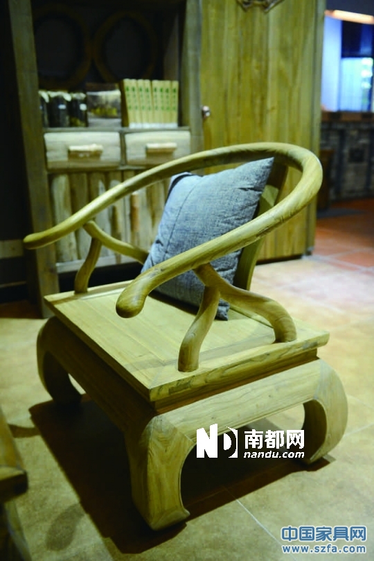 茶桌上的紋路就來自古木本身。