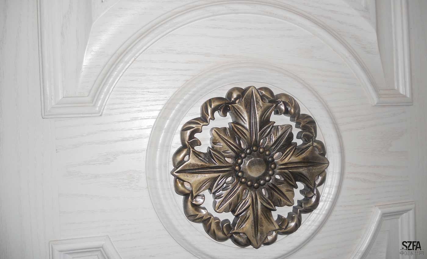 紅橡實木復合門MPD-04細節(jié)圖1 紅橡烤漆復合門MPD-04細節(jié)圖1