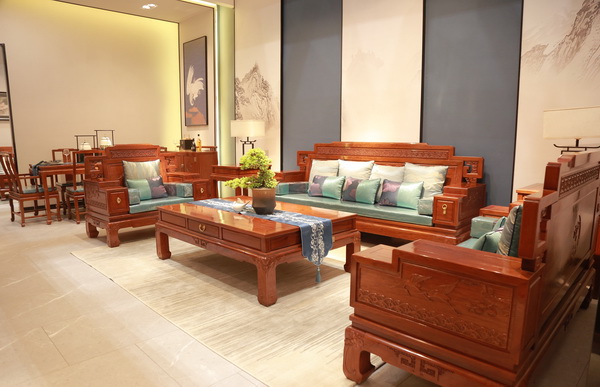 美聯(lián)紅木匠心打造的大果紫檀新作，東方韻味十足